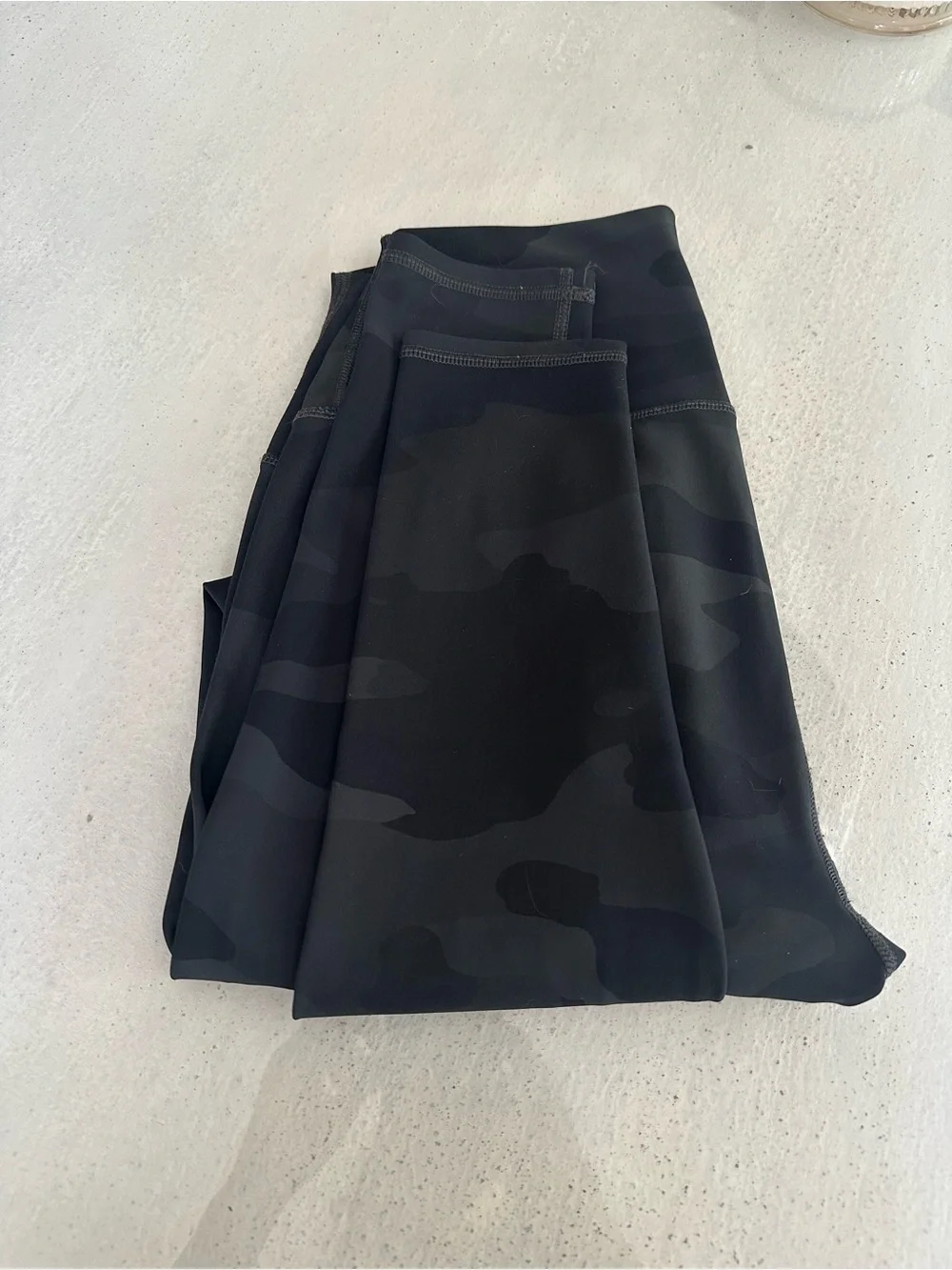 ALO Yoga High-Waist Camo Vapor Leggings — Black